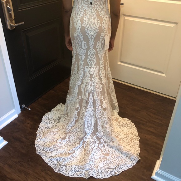 Badgley Mischka “Amal” Wedding Dress - Picture 5 of 8